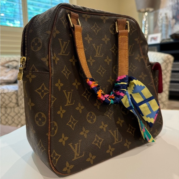 Louis Vuitton Excentri-Cité Handbag - Picture 10 of 16